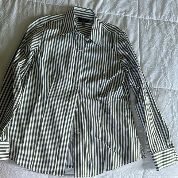 Foxcroft non-iron size 8 button up - Picture 1 of 1